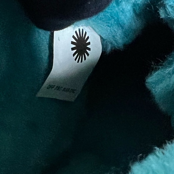 UGG Men’s Neumel Scatter Chukka Boots - Picture 12 of 13